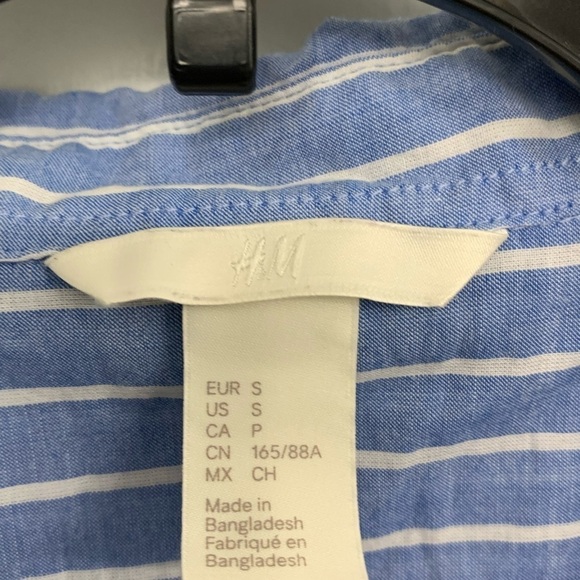🎉Women’s long sleeve H&M shirt - Size Small - blue w/white vertical stripes - Picture 2 of 12